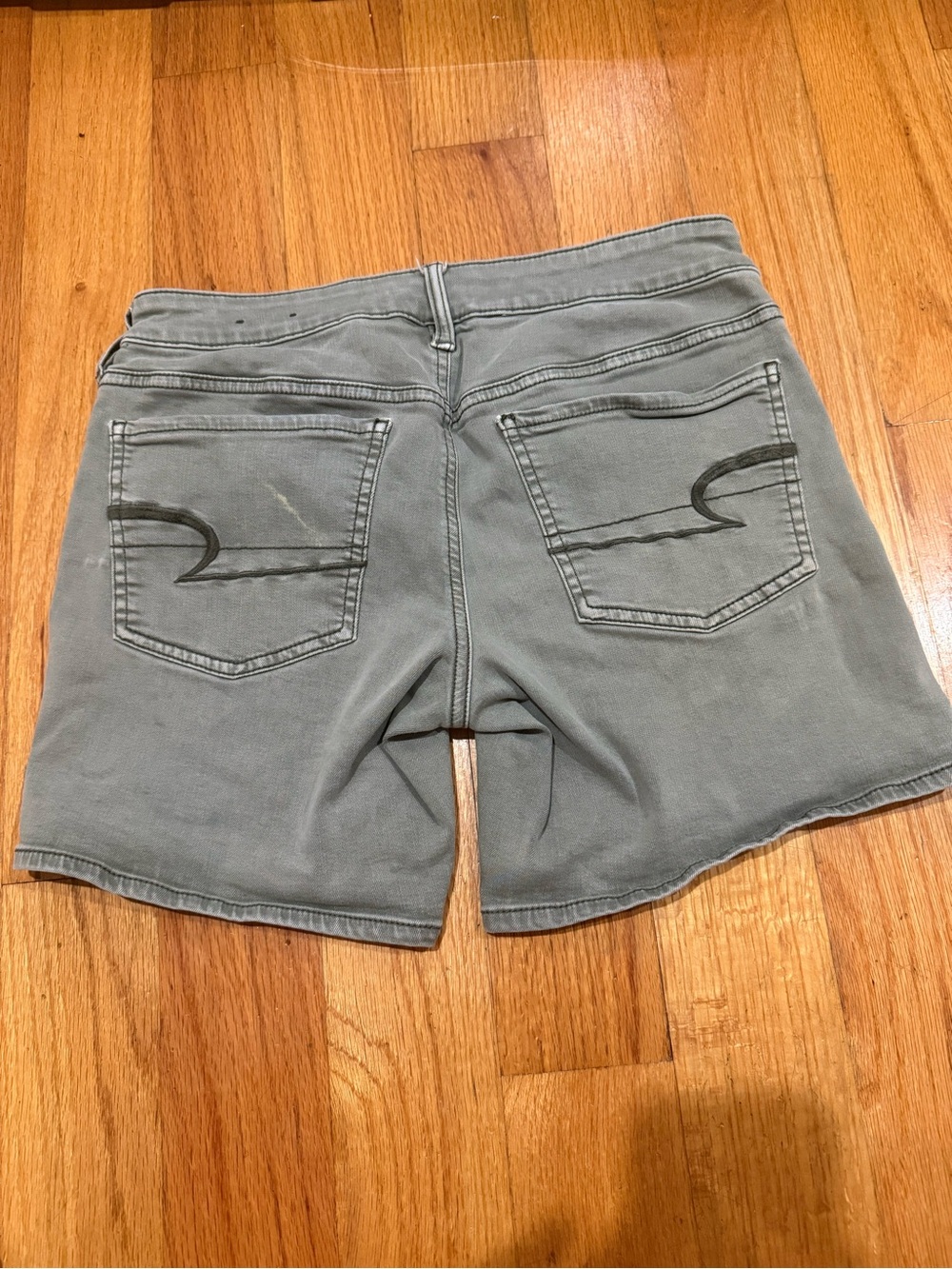 American Eagle Midi Short — Sage Green, Size 6 - Picture 4 of 7